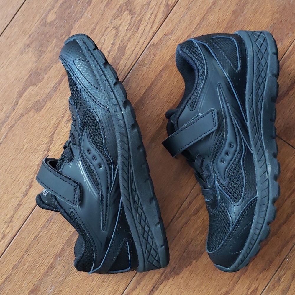 Saucony cohesion 14 A/C boy's black sneakers size 3